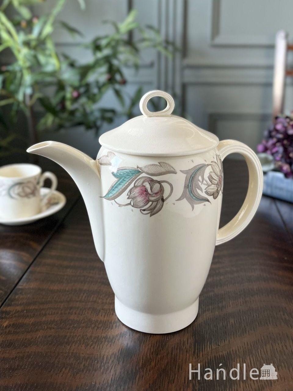 英国から届いたロイヤルアルバートのティーポット、華やかなバラの模様