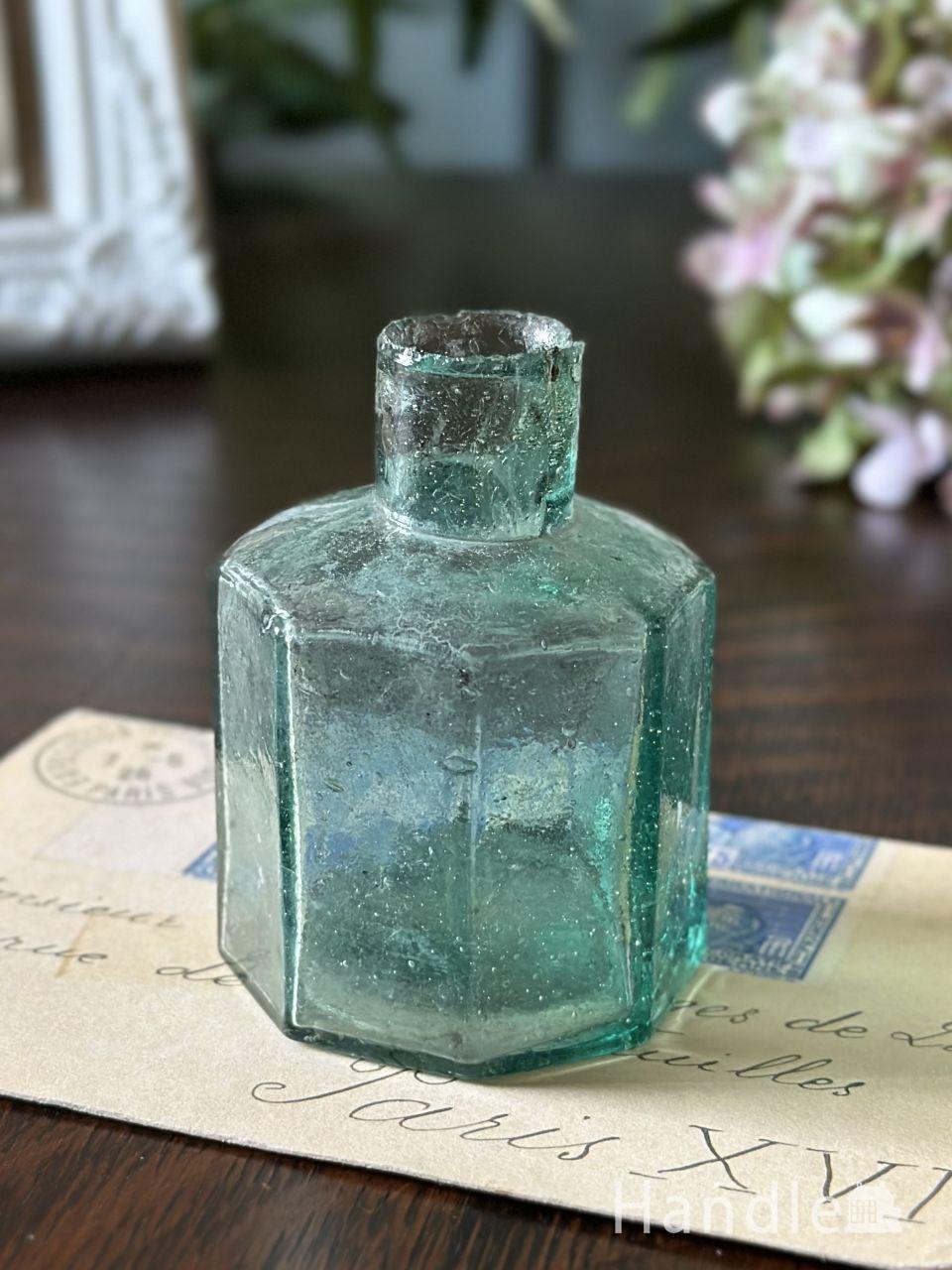 アンティークのおしゃれなガラスボトル、気泡がたっぷり入った可愛い