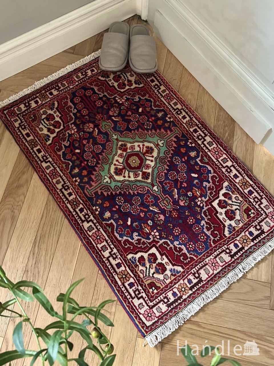 お花の模様が華やかに織られた、ジョーザン（Jozan）のペルシャ絨毯(m