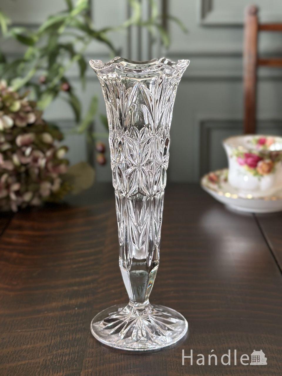 英国アンティークガラスの美しい花びん、足つきのおしゃれなフラワー