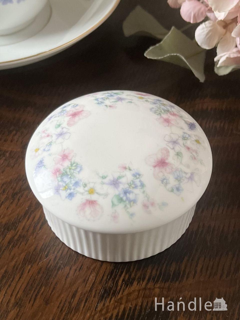 英国から届いたハマースレイ(Hammersley)の陶磁器、クローバーの形の