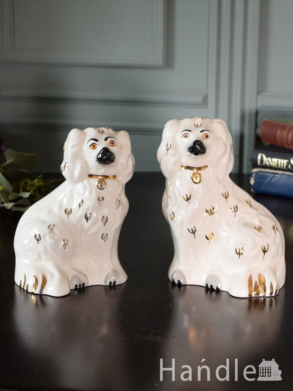 英国BESWICK窯のアンティークの陶磁器、真っ白なスタッフォードシャー