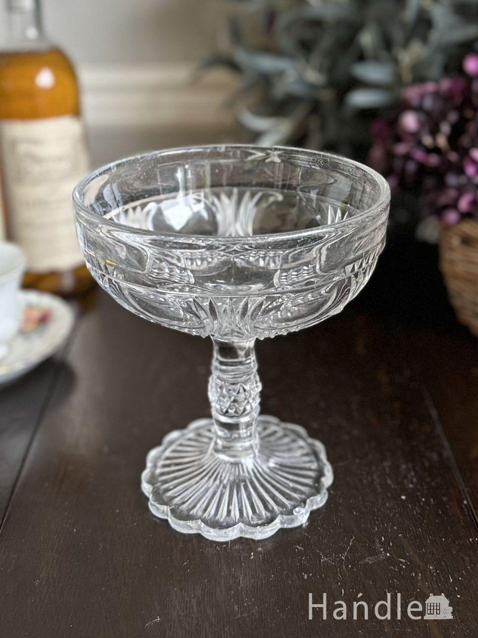 丸い形のおしゃれな足つきガラスボウル、アンティークガラスの