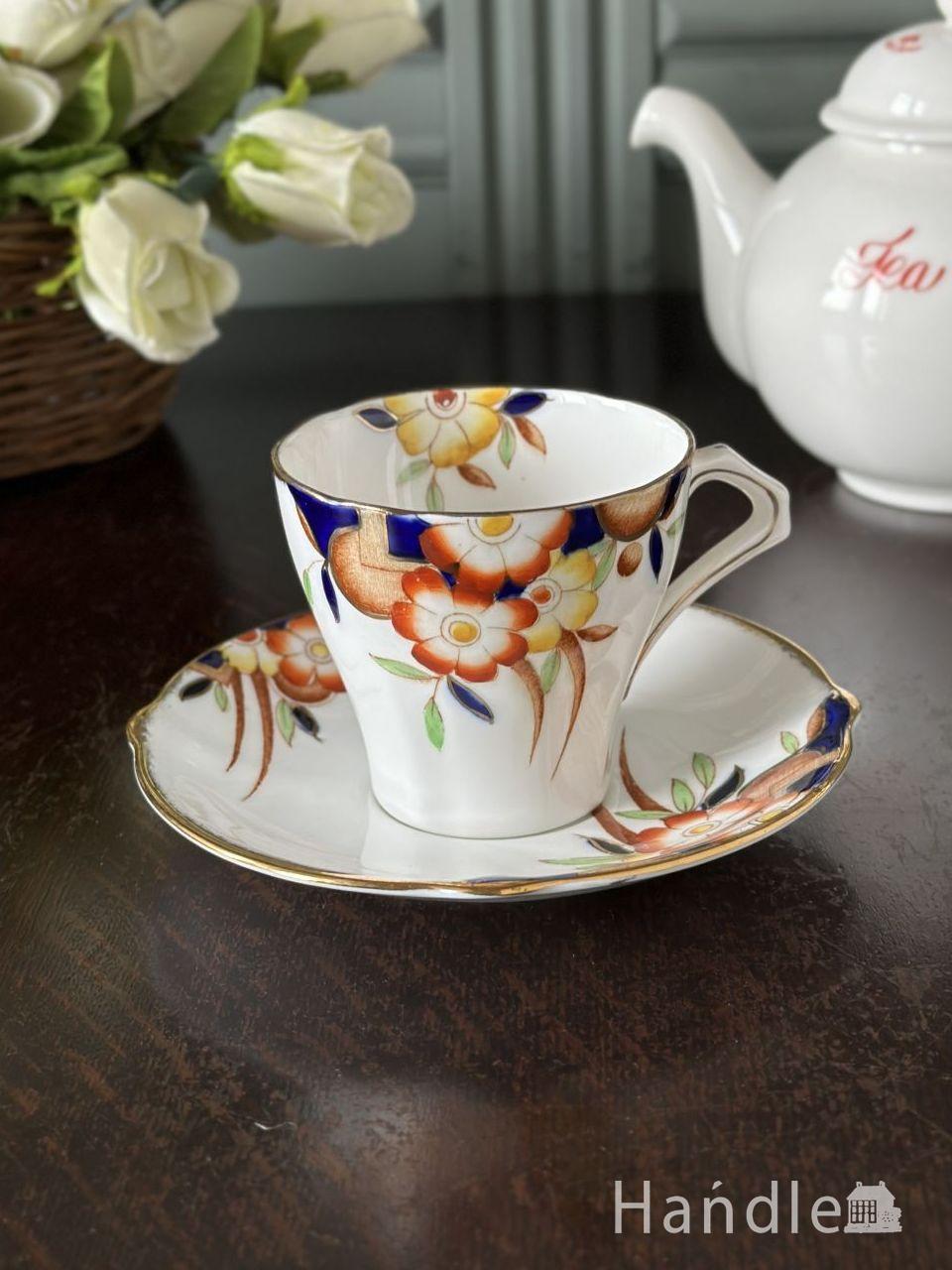 イギリスから届いたアンティークの食器、シノワズリスタイルのカップ