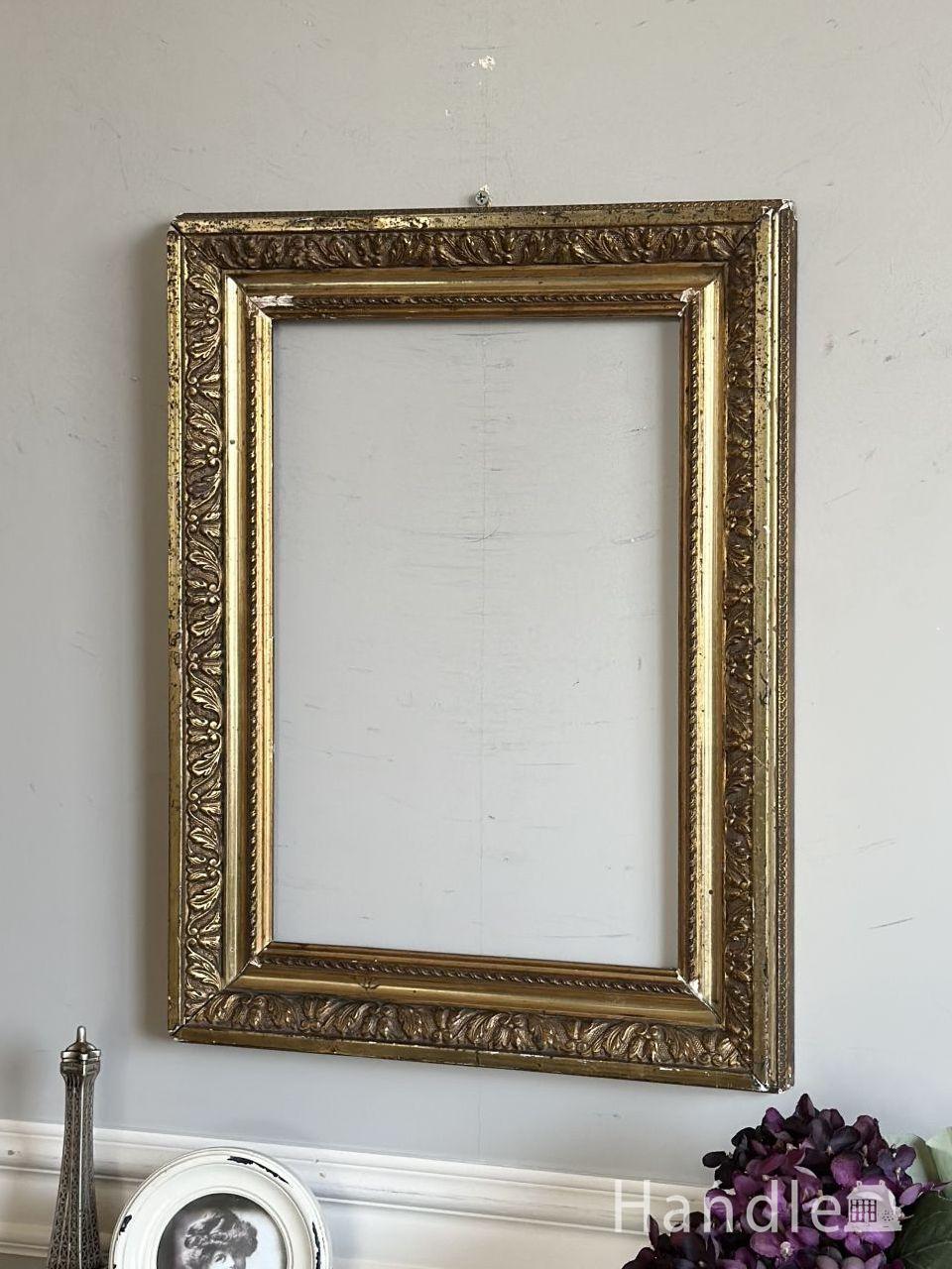 フランスで見つけたアンティークの枠、豪華なモールディングのアート