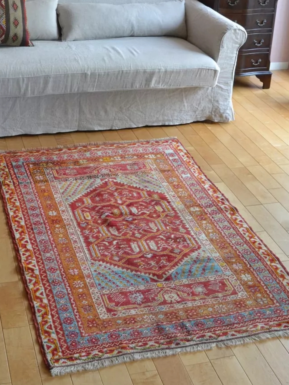 とても貴重なホワイトカシャーン、メダリオンが美しいKashanのペルシャ