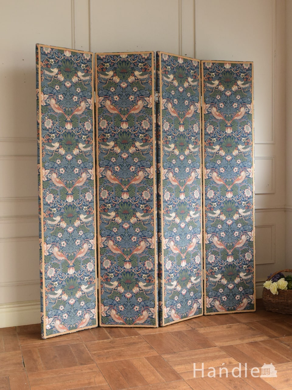 ウィリアムモリス風の柄がおしゃれなスクリーン、ジェニファーテイラー