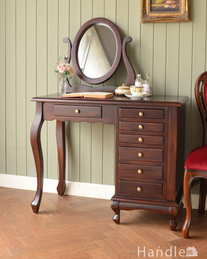 アンティーク風のおしゃれなドレッサー、デスクにも使えるドレッサー