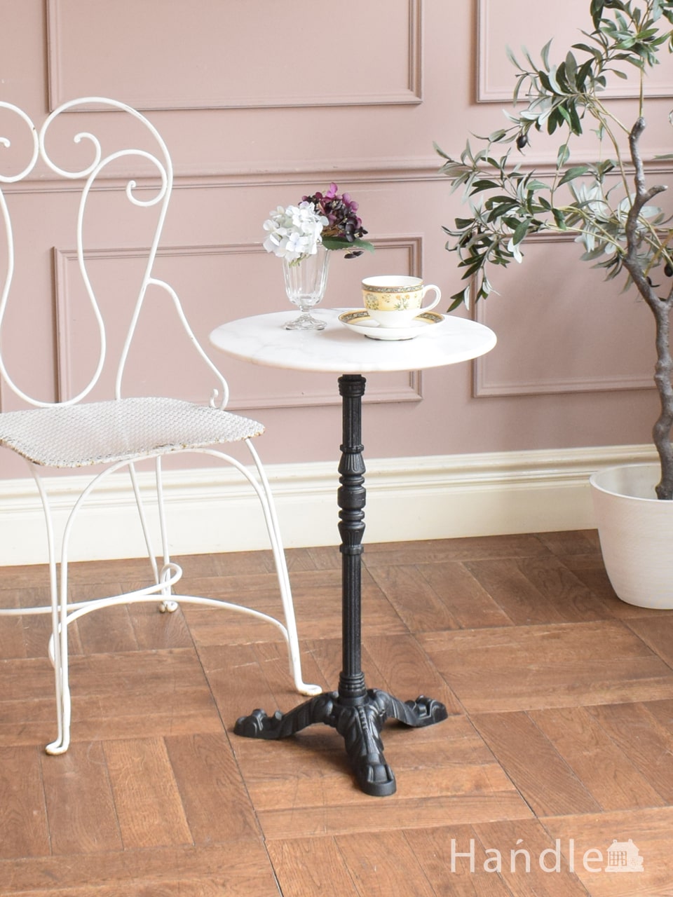 アンティーク調のおしゃれな傘立て、イタリア生まれの木製アンブレラ