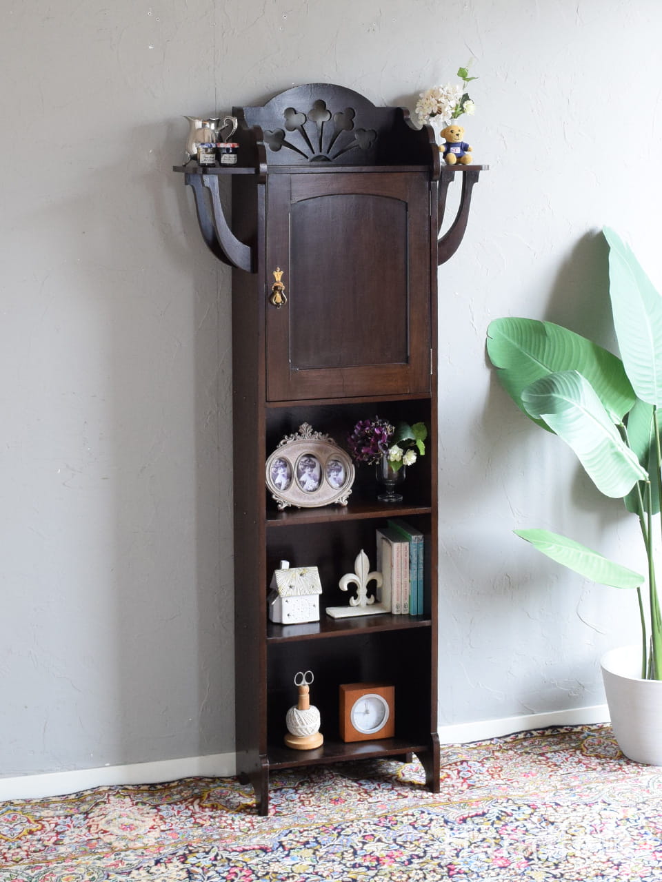 英国輸入のアンティーク家具、スラッと背の高いブックシェルフ（本棚