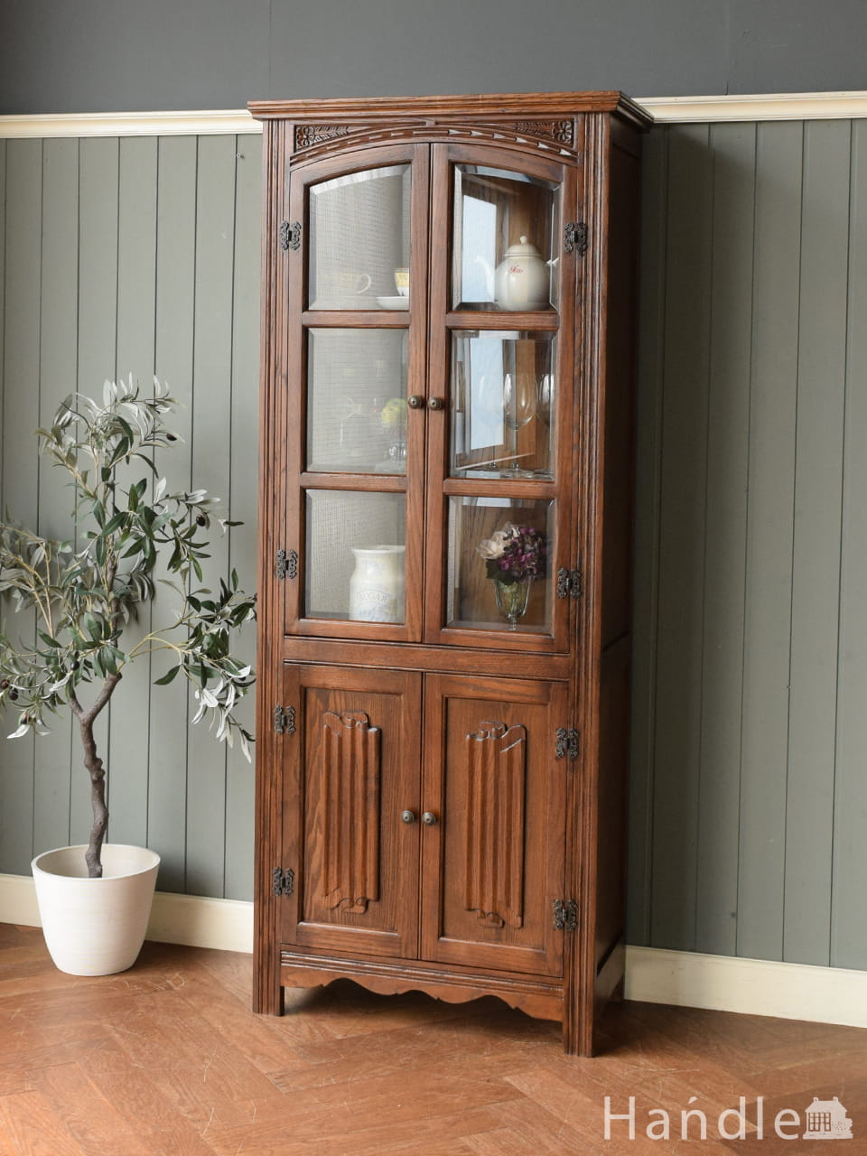 フランスから届いたホワイトのアンティーク風チェスト（chest of