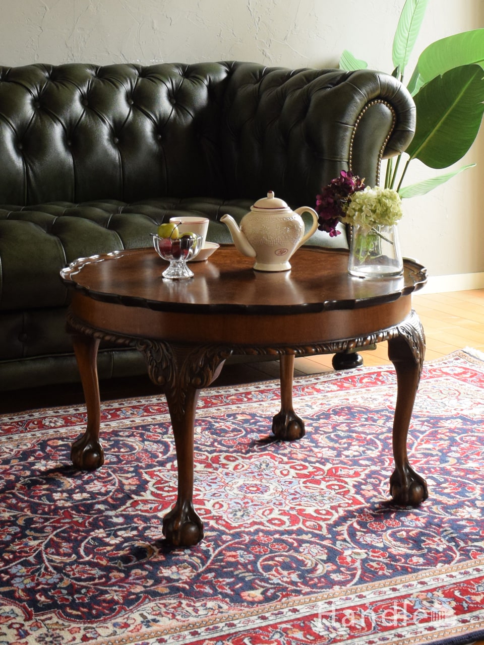 英国から届いたアンティークのティーテーブル、4本脚のワインテーブル