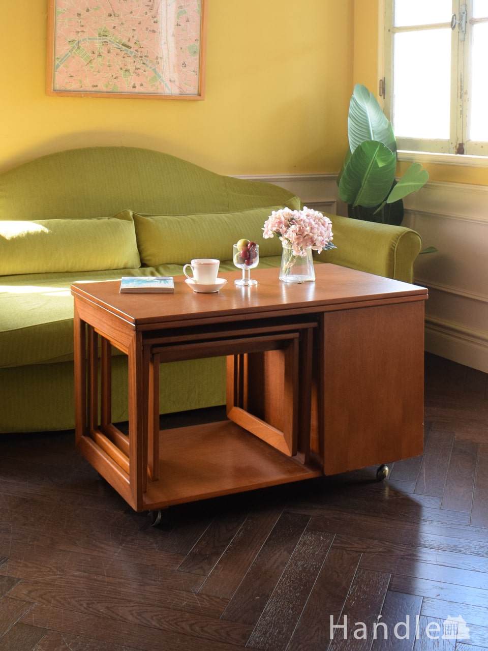 フランスのアンティークテーブル、天板がガラスの優雅なローテーブル(j