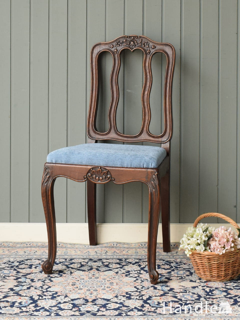 彫刻も美しい、ルイ15世様式のアンティークフレンチチェア