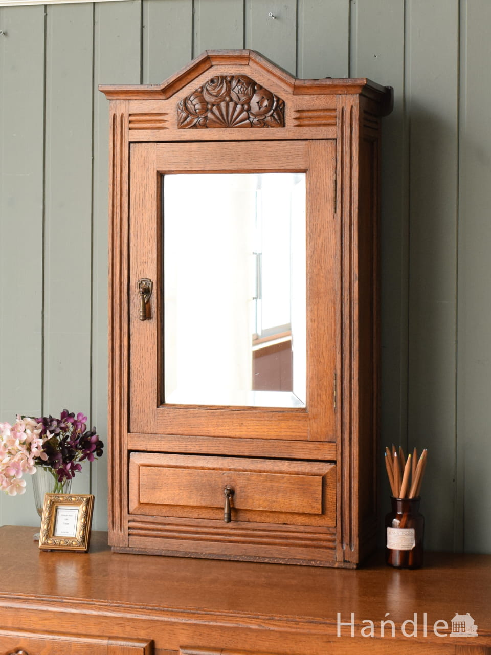 小さな壁掛けキャビネット、ホワイトペイントのアンティークスモール