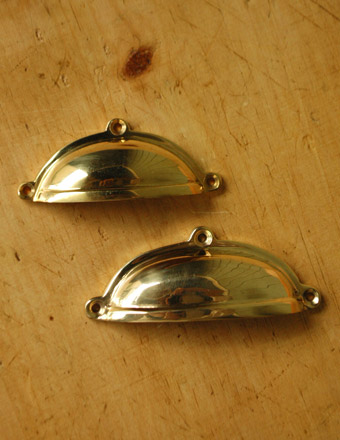 家具の取っ手、アンティーク風ハンドル （真鍮・M）(u-602-v)｜DIYグッズ