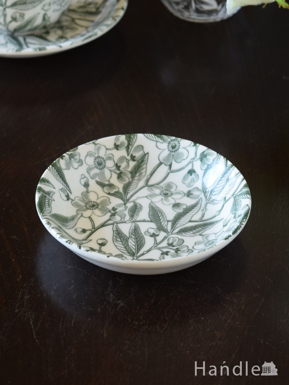 イギリスから届いたバーレイ社の食器、グリーンプルナス（Green Prunus