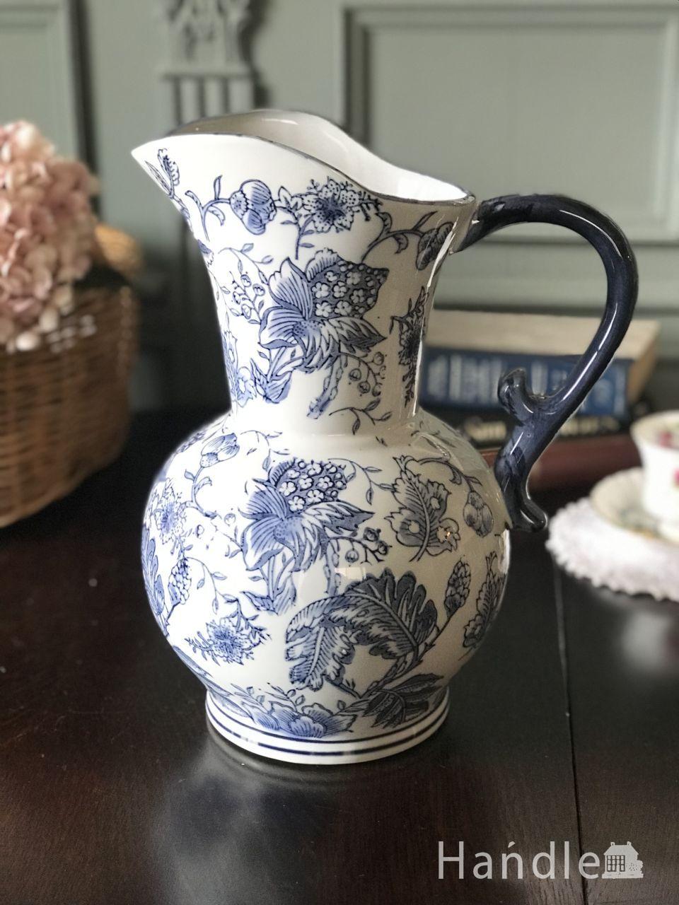 アンティーク調のおしゃれな雑貨、シノワズリーの雰囲気が漂うフラワー