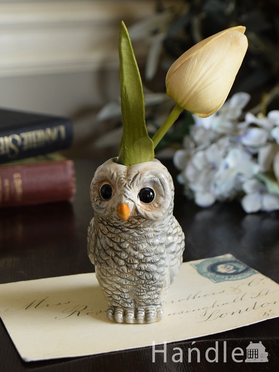 お部屋をおしゃれにディスプレイしてくれる花器、ふくろうの形の可愛い