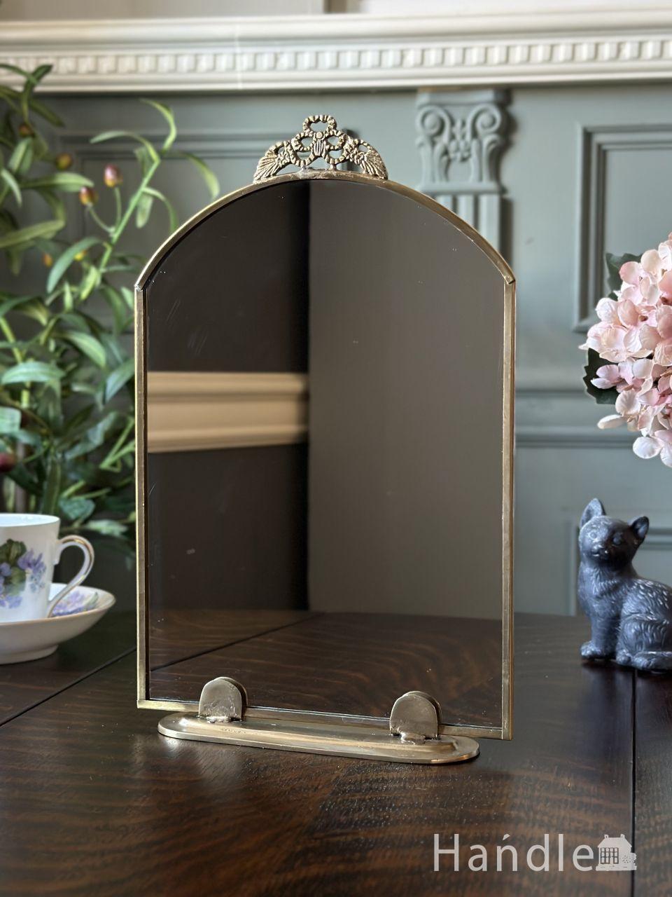 フランスアンティーク調の壁掛け鏡、ロココ調の装飾が入ったスクエア型