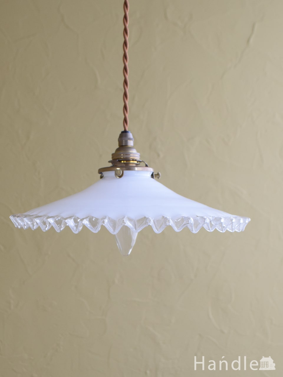 フランスから届いた白いガラスの照明器具、アンティークのペンダント