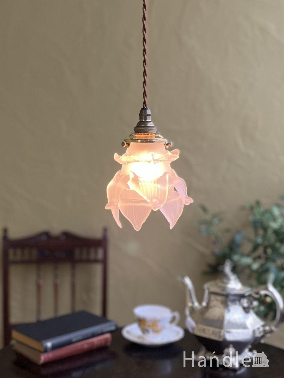 イエローのお花の形が可愛いガラスのペンダントライトセット（イエロー