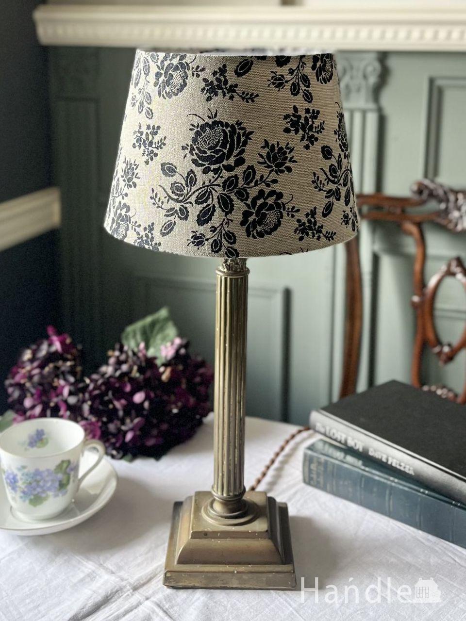 イギリスから届いたおしゃれな照明、花柄のシェードが可愛い