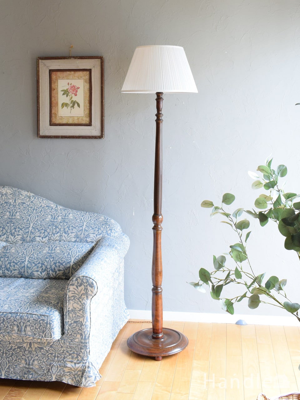 英国輸入のスタンドライト、シェード付きのアンティークフロアランプ