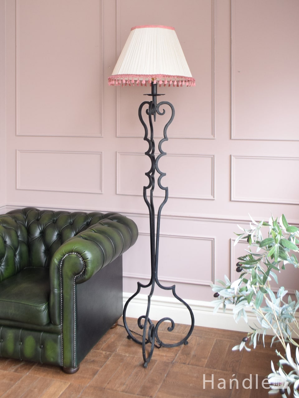 英国アンティークのおしゃれなスタンドライト、マホガニー材のフロア