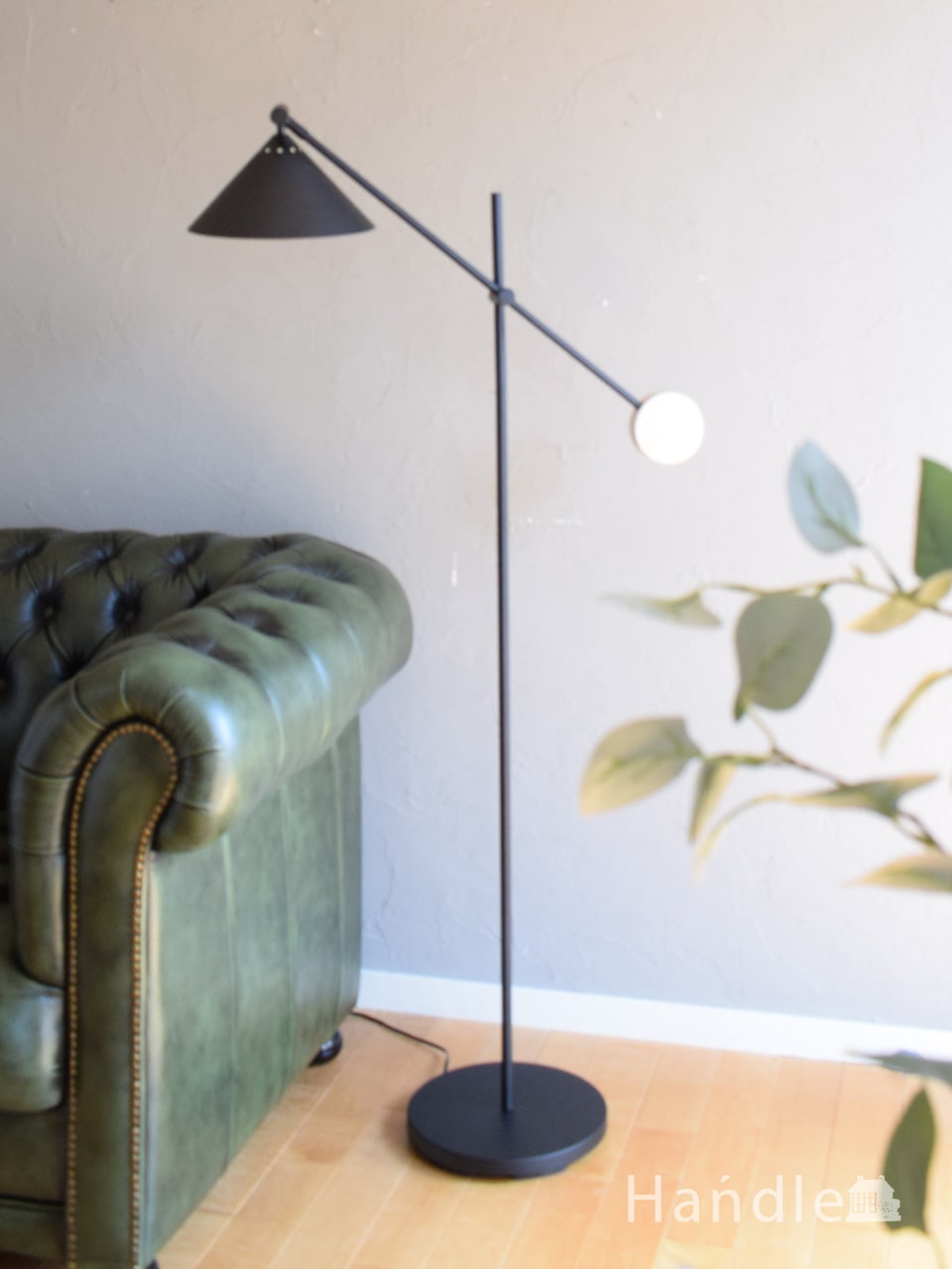 木製スタンド×布シェードがお洒落な北欧スタイルのフロアライト（IV