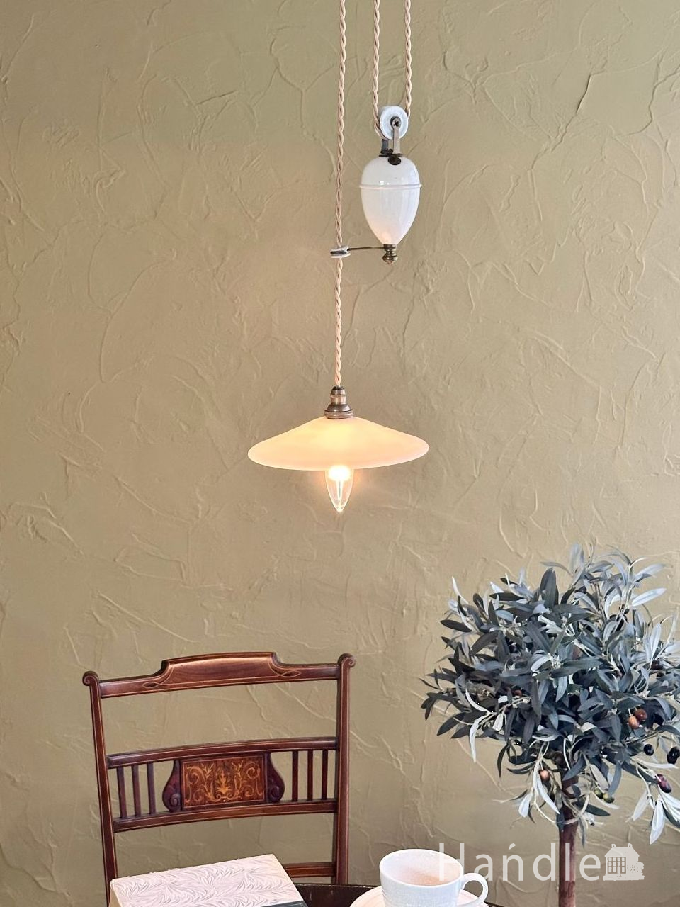 フランスから届いたおしゃれなアンティーク照明、滑車のアジャスターが