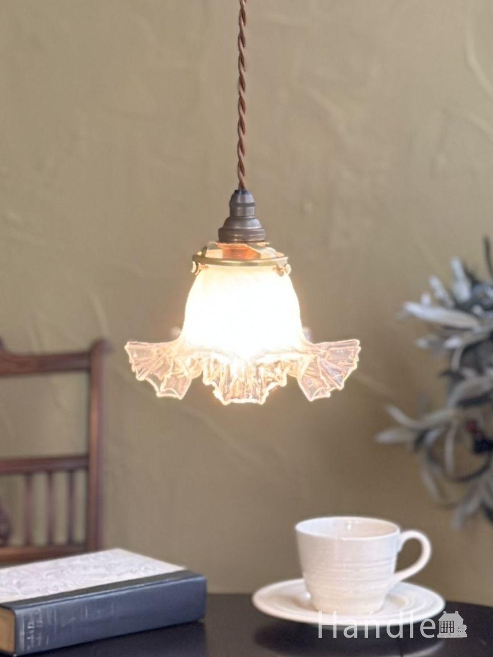 フランスのアンティーク照明、ピンクのミルクガラスのペンダントライト