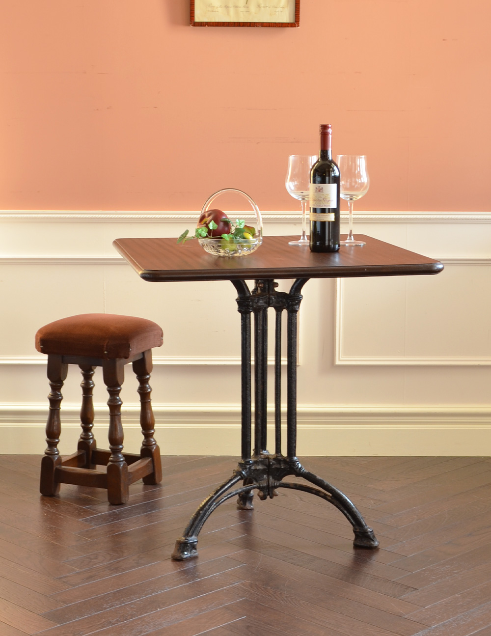 フランスのアンティーク家具、アイアンの脚がかっこいいカフェテーブル