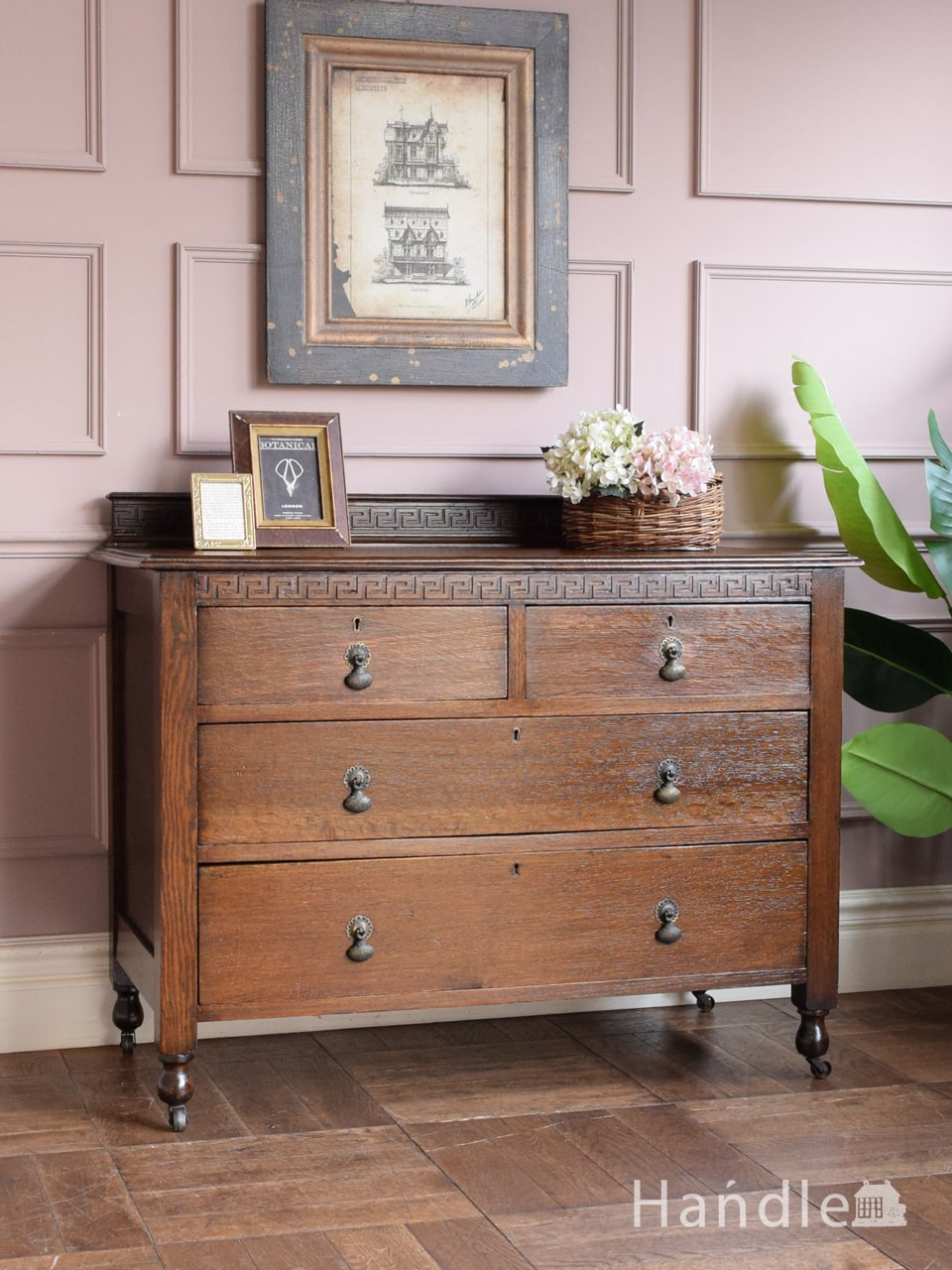 フランスのアンティーク家具、彫が美しい3段チェスト（コモード）(j