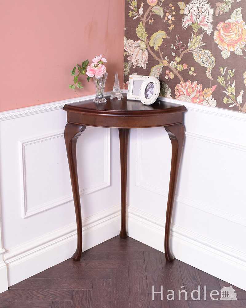 イギリスから届いたアンティーク、コーナー用コンソールテーブル(q