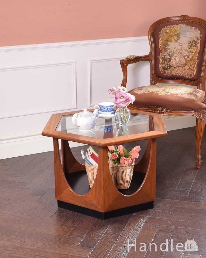 ヴィンテージの北欧インテリア、六角形がお洒落なガラス天板のG-PLAN