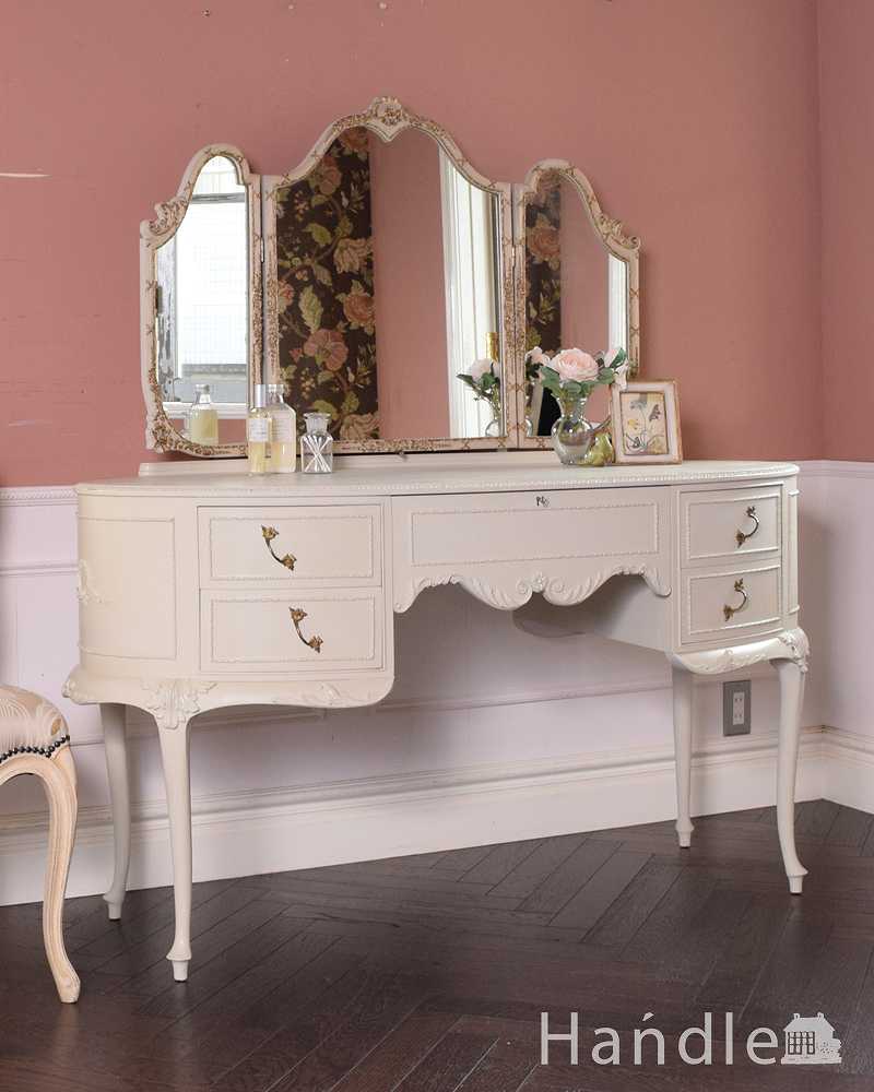 アンティークのフレンチインテリア、白いフェミニンな三面鏡ドレッサー