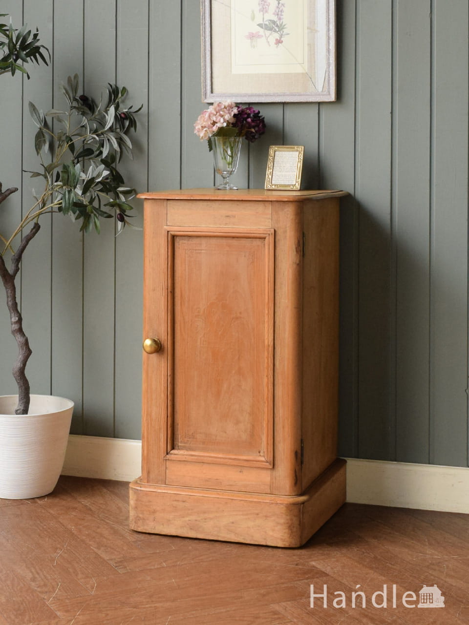 フランスのアンティーク家具、マーブル模様の大理石天板のナイト