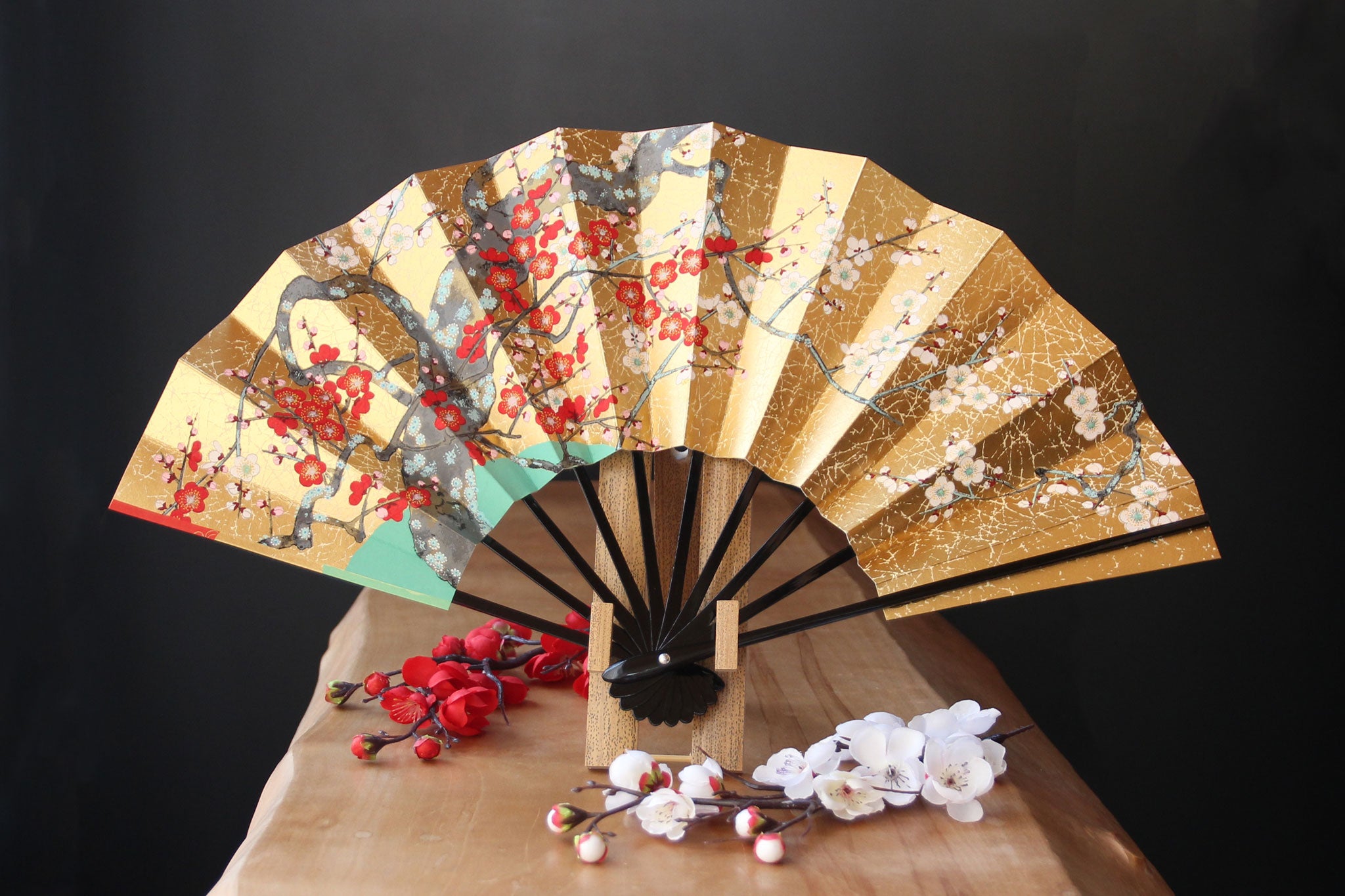 飾扇子 松・鶴/梅 九寸五分 – 白竹堂オンラインショップ