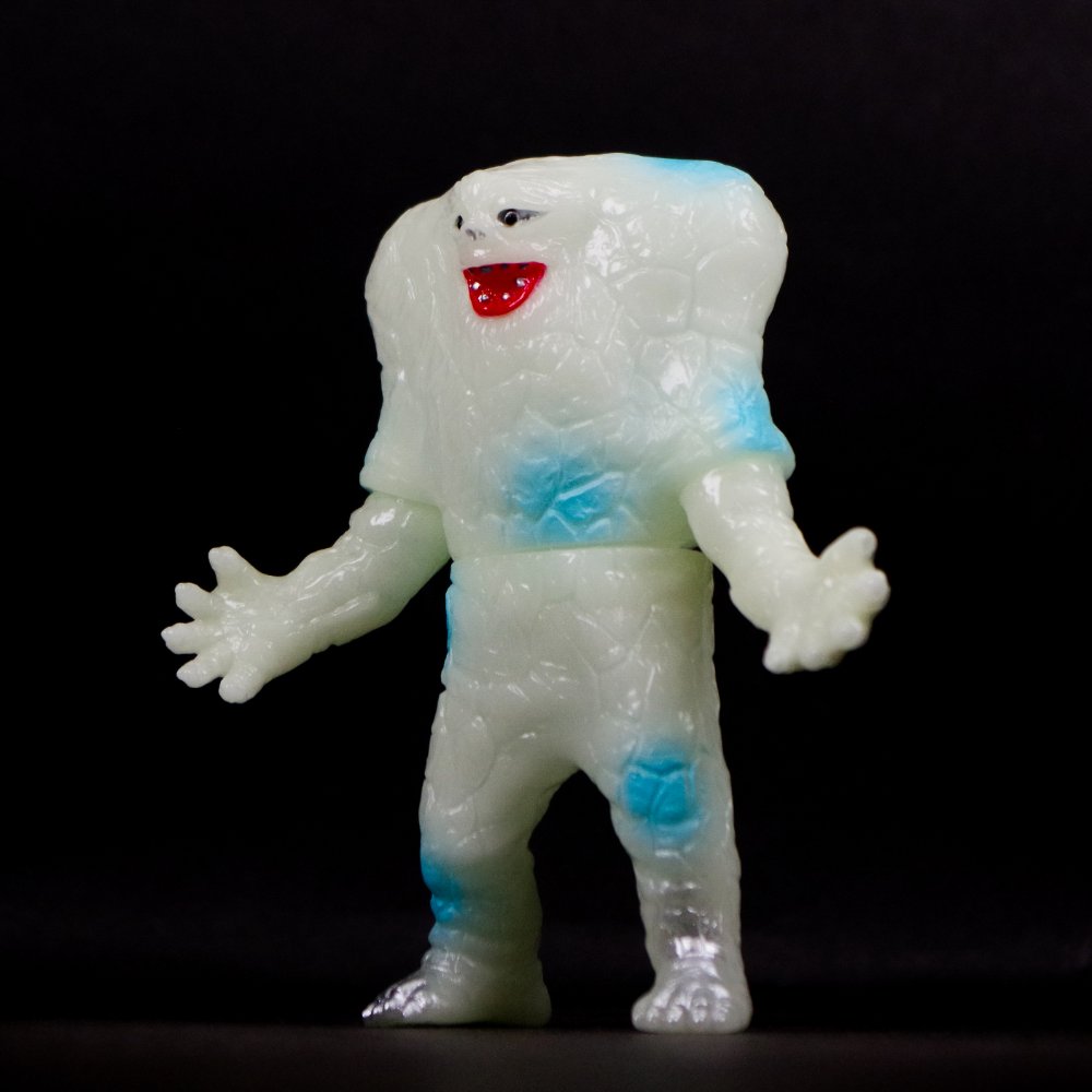 12月8日(日)より販売開始】【MAXTOY】ジャミラ(蓄光)が登場