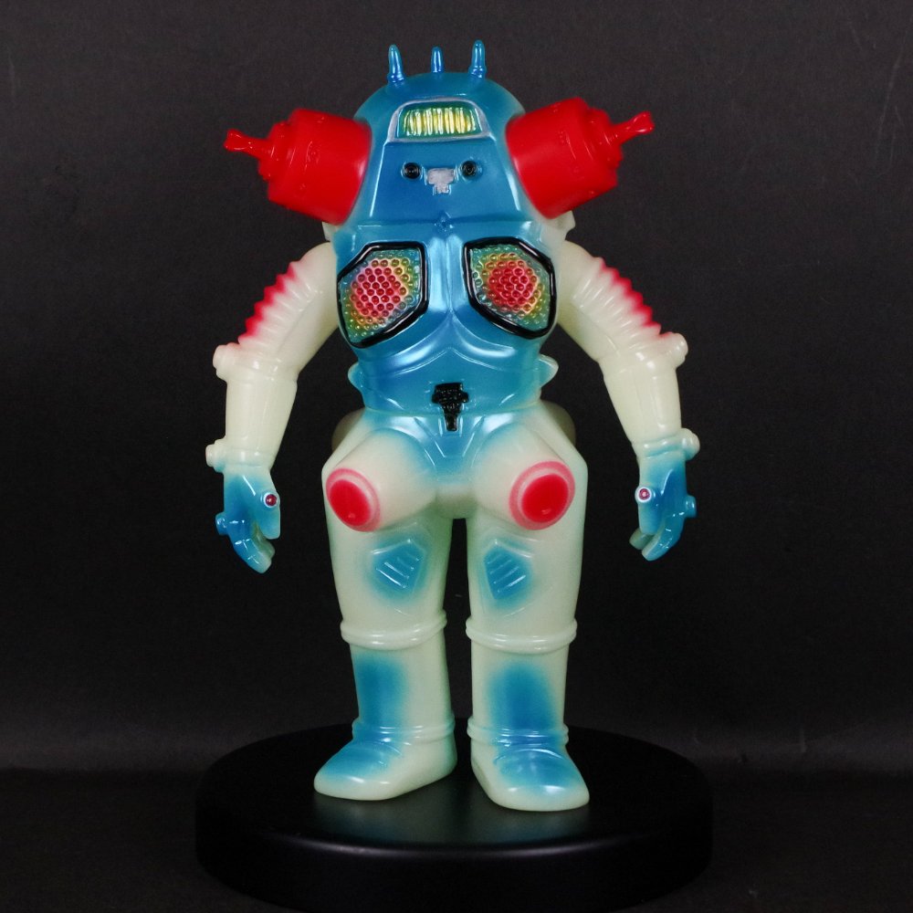 3月9日(日)より販売開始】【ブルマァク】キングジョー(蓄光ブルー)が