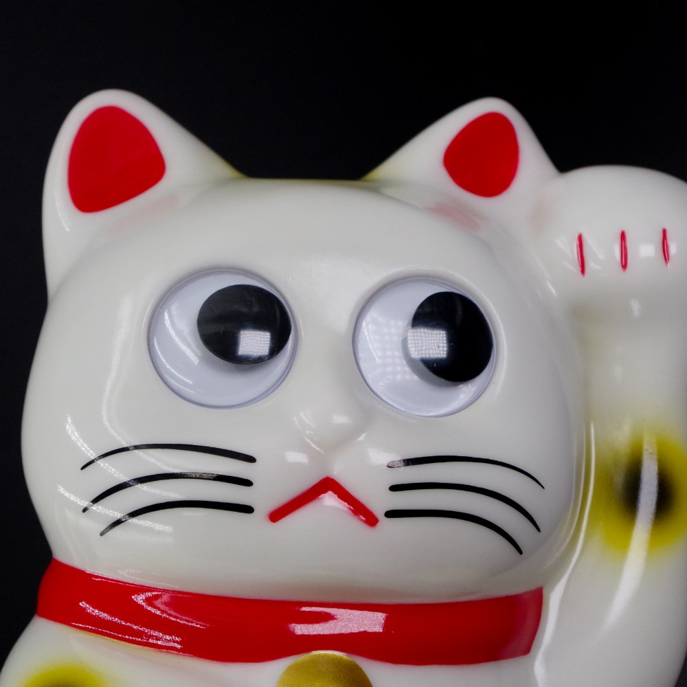 1月18日(日)11時より販売開始】【LeeeeeeToy】白招き猫XXLが登場