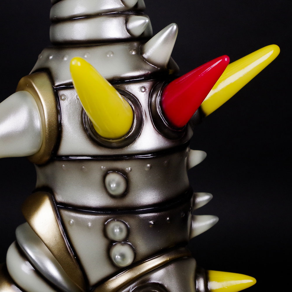 墓場の画廊×ドリームロケット第二弾‼︎暗闇で光る、怪獣ロボットが出現