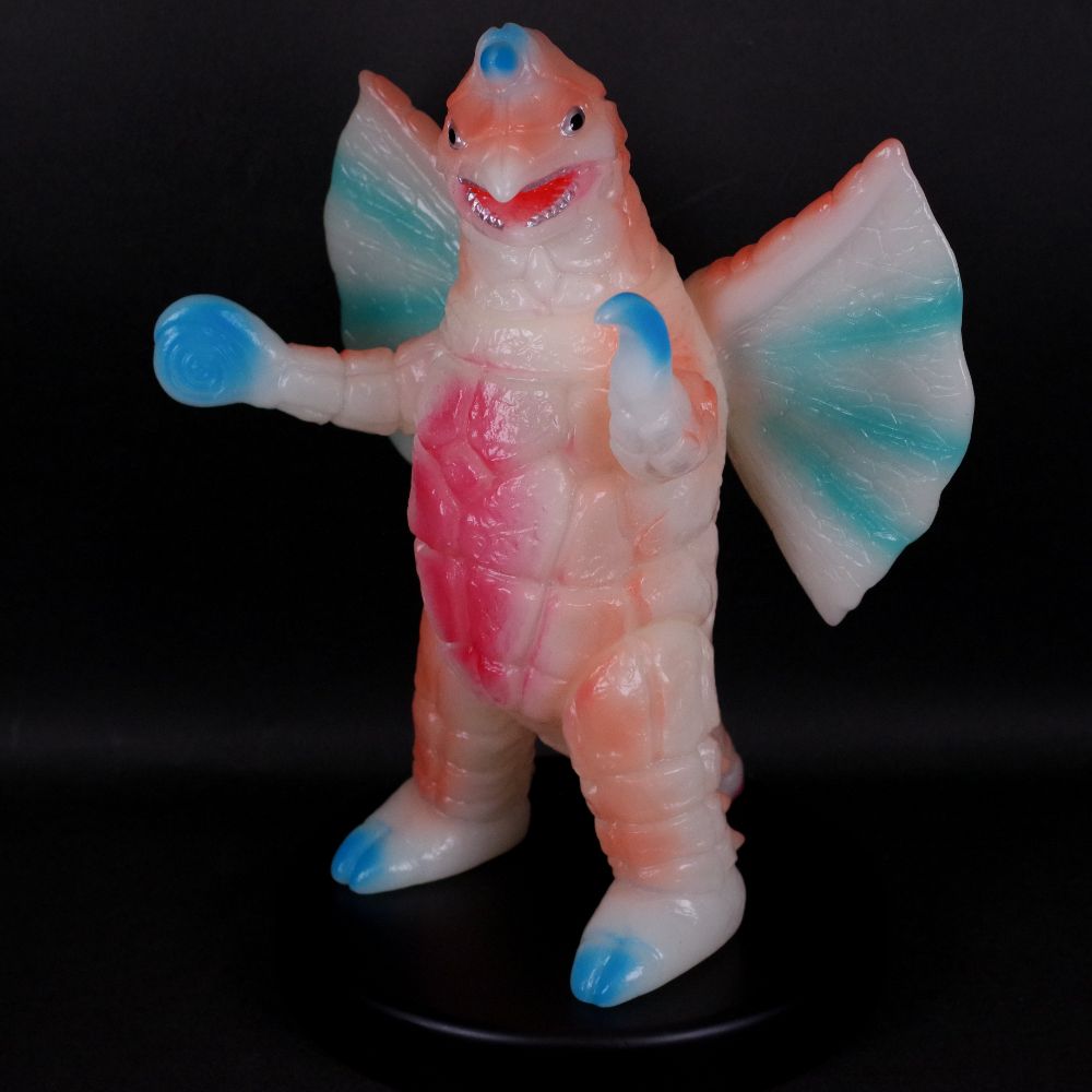 10月11日(水)より《ULTRAMAN POP UP in hankyumens》で販売開始