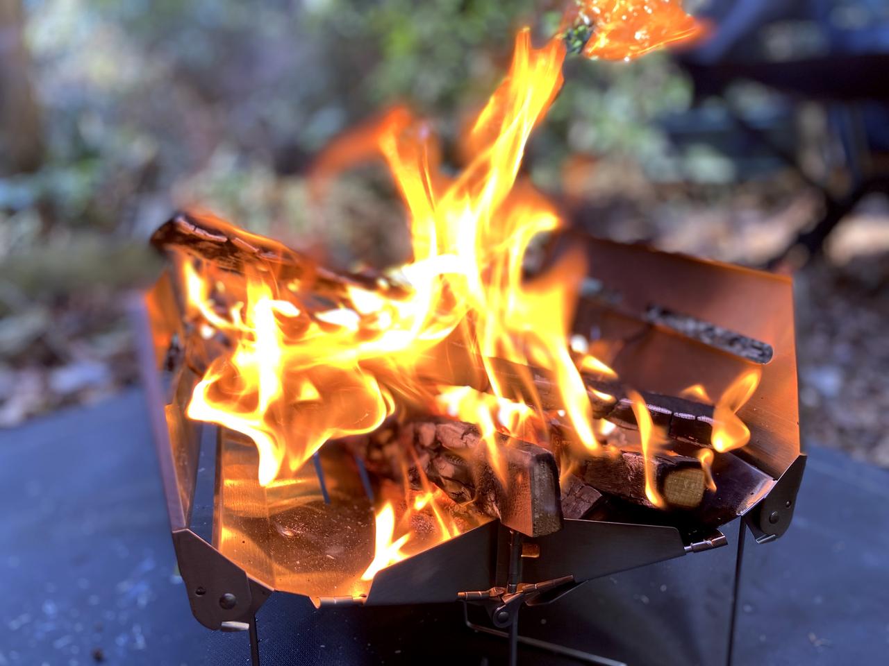 5秒で設営できるってマジかよ！鎌倉天幕の焚き火台『SOLOIST HOMURA