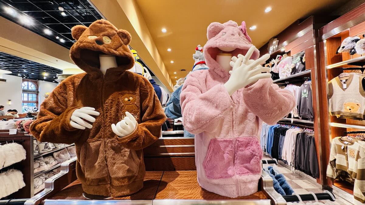 USJで大人も楽しめる！キティやジョーズのフワモコパーカー登場