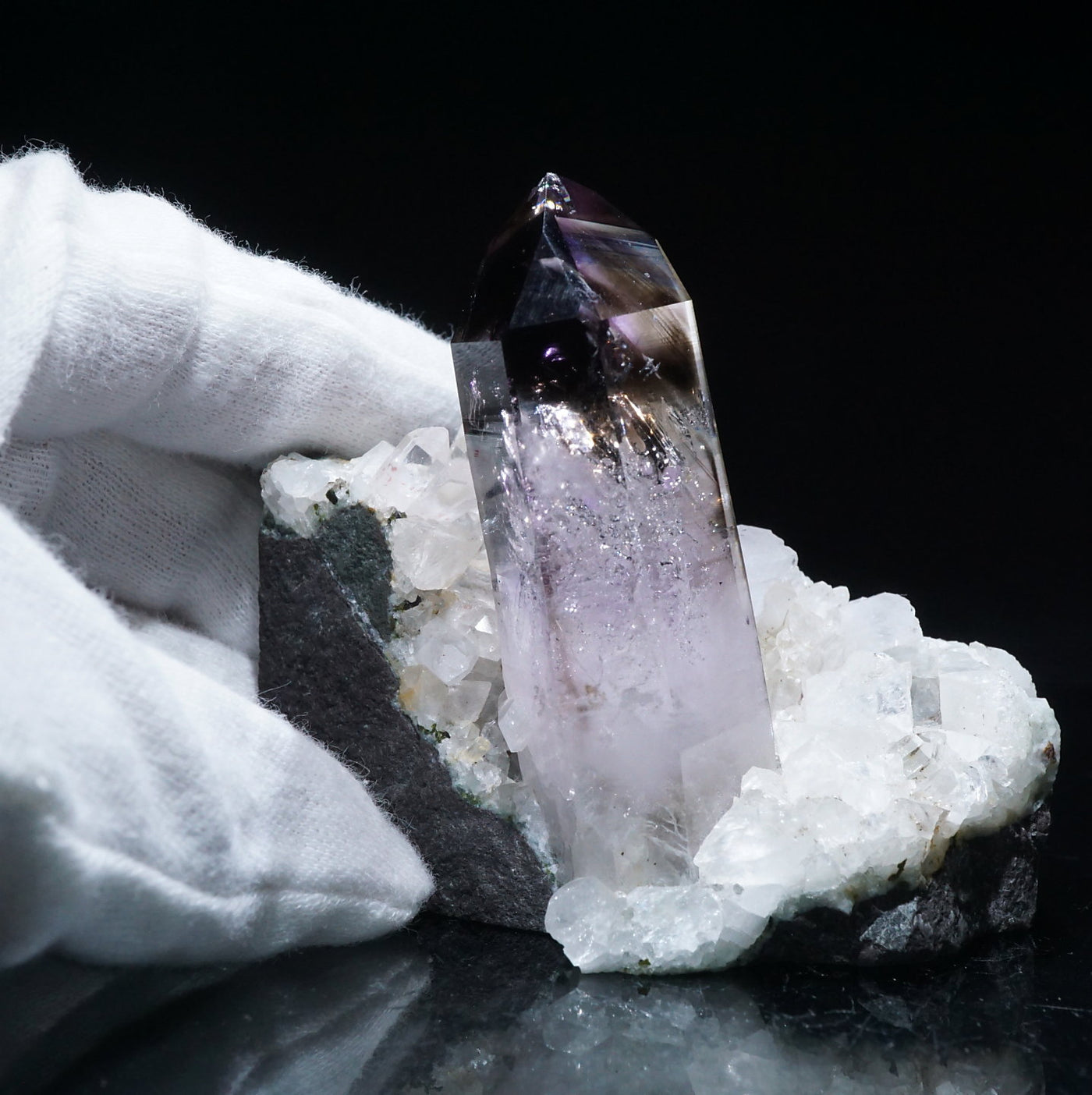 水入り》ナミビア・ブランドバーグ産 母岩付きアメシスト – 天然石