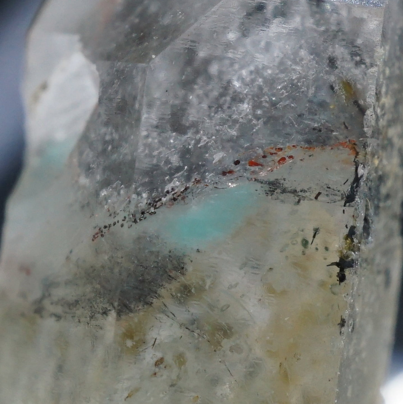 南アフリカ産 アホイトinクォーツ – 天然石ハッピーギフト