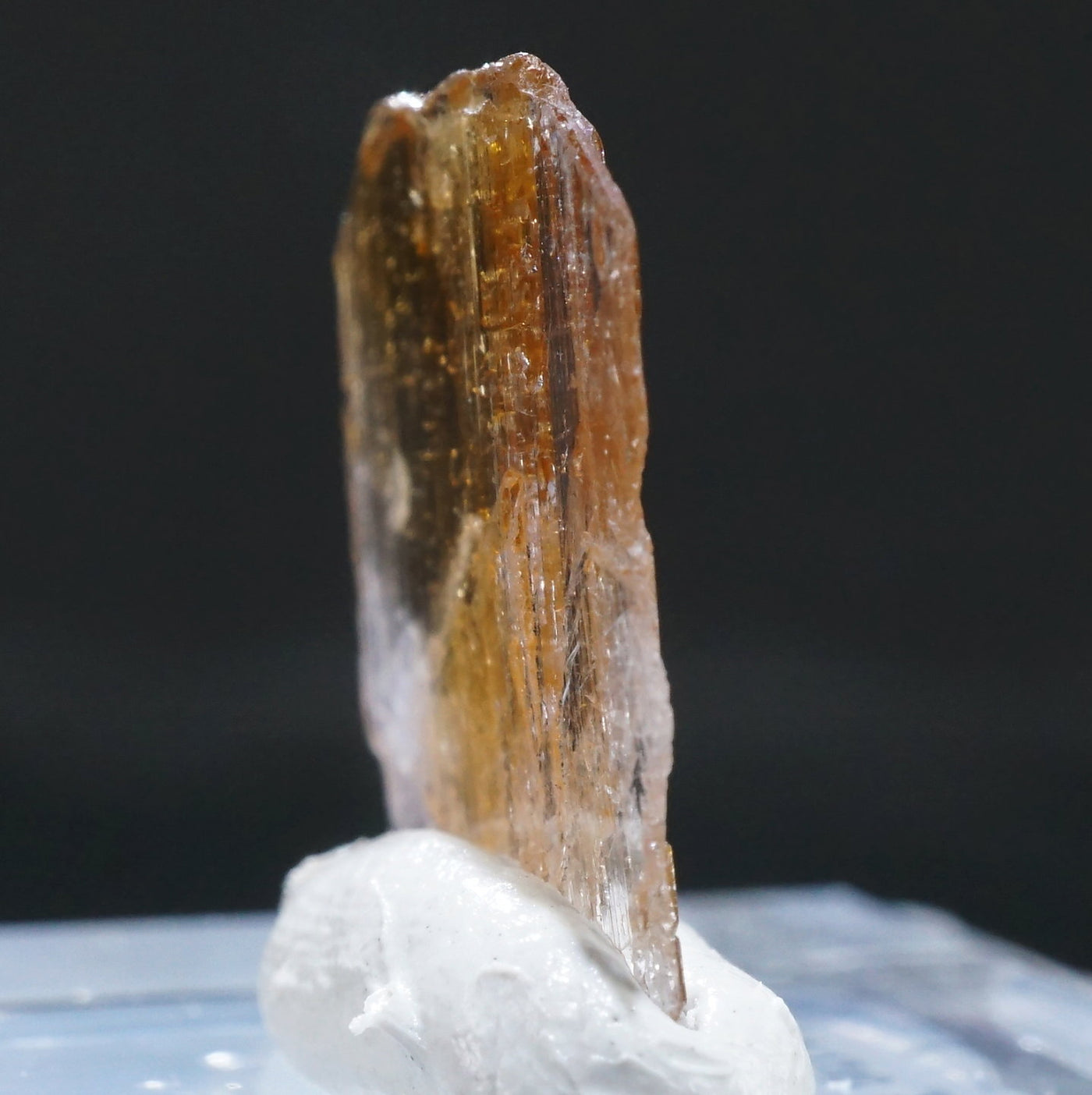 蛍光》タンザニア産 マグネシオアキシナイト – 天然石ハッピーギフト