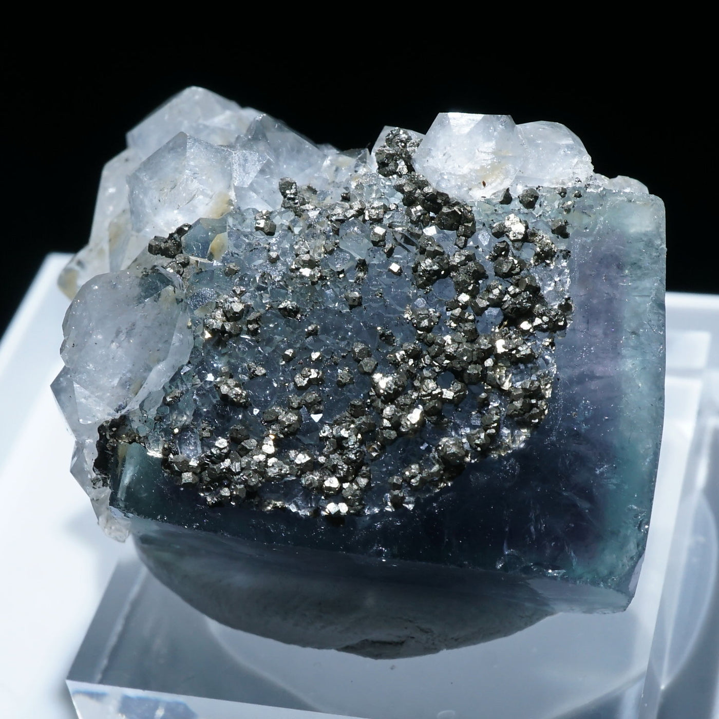 New Found》ナイジェリア Akwana産 フローライト・水晶 – 天然石